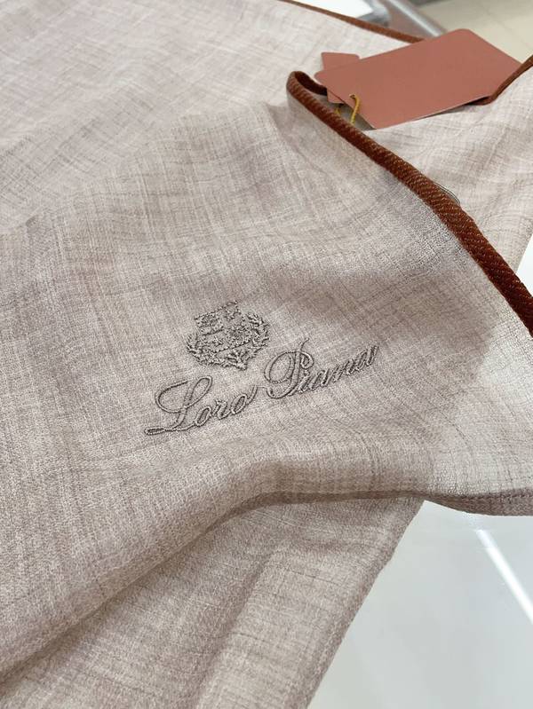 Loro Piana Scarf LPC00044 Loro Piana Scarf LPC00044